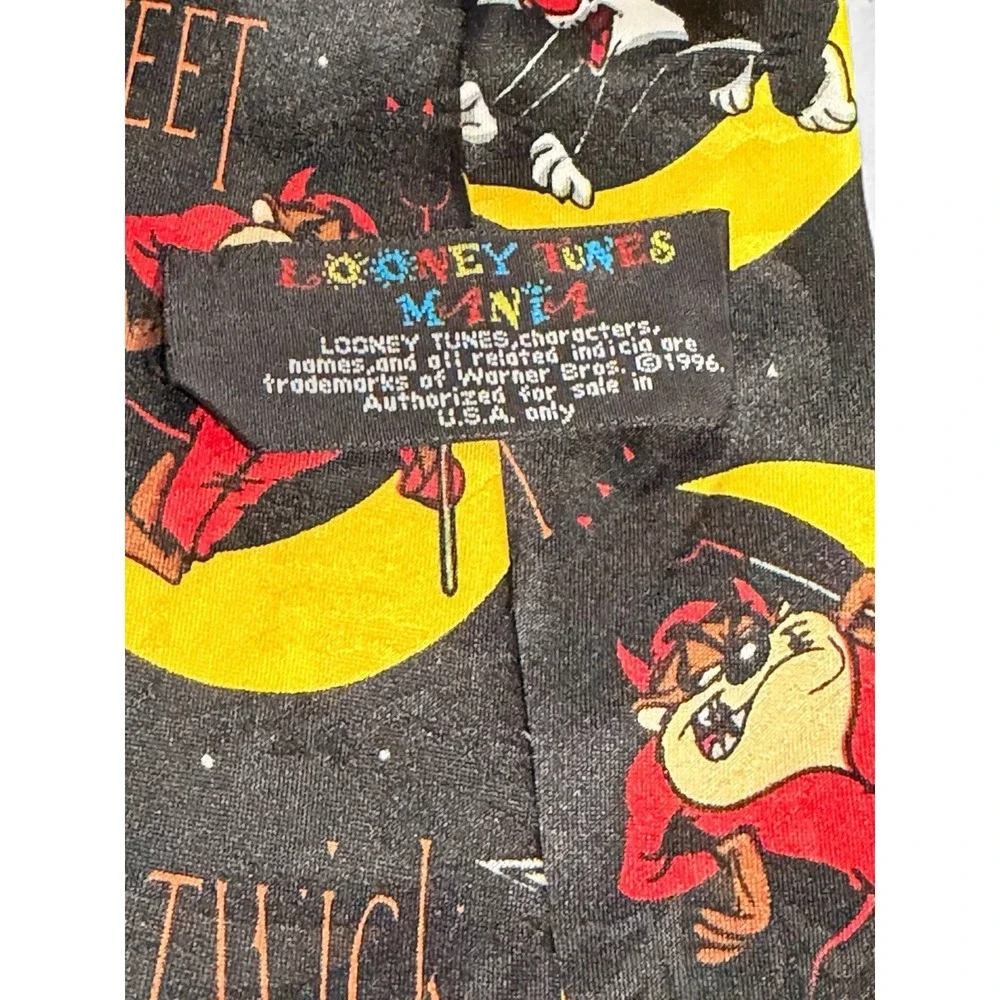 Looney‎ Tunes Halloween Necktie Bugs Bunny Sylvester Daffy Duck Twick or Tweet
